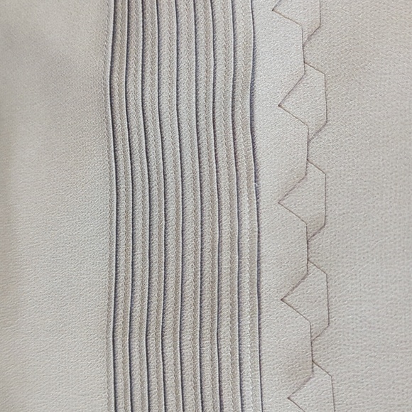 BANANA REPUBLIC Taupe Laser-Cut Scalloped Pintucked Textured Mini Skirt 2 - Picture 14 of 14